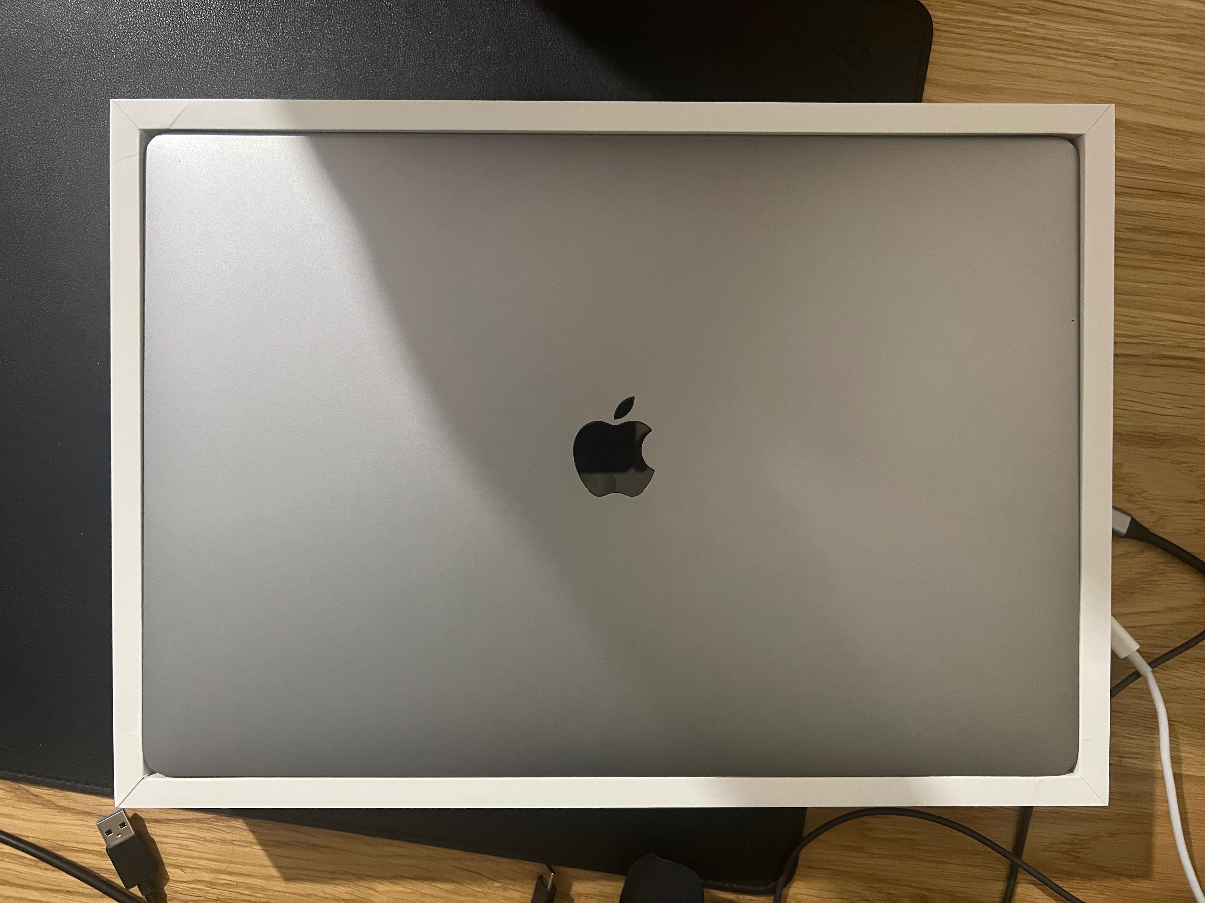MacBook Pro 16" Intel Core i7 512GB SSD 16GB RAM – Uszkodzona matryca