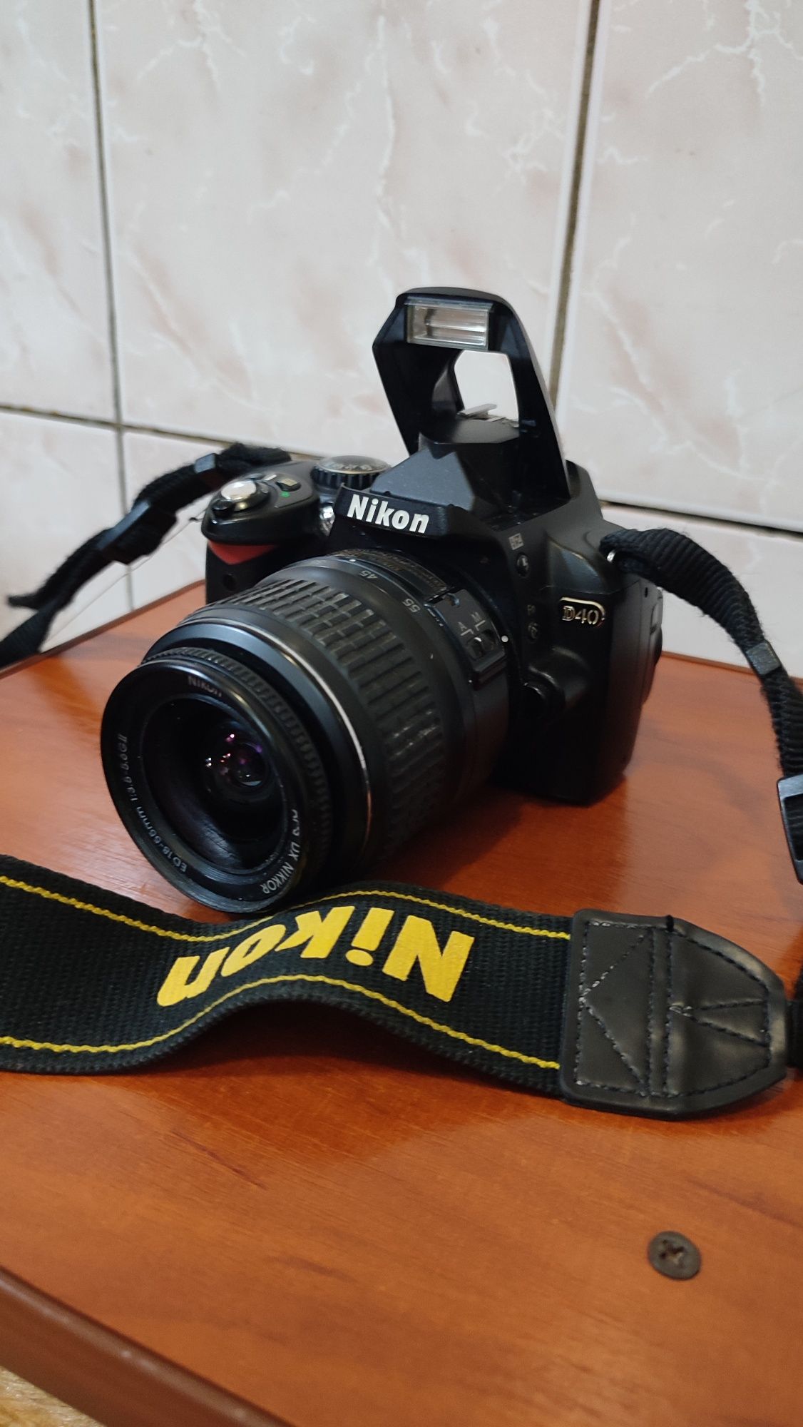 Продам зеркальный фотоаппарат Nikon d40