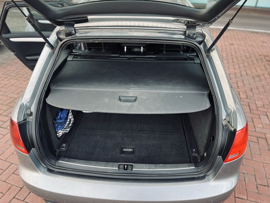 Свіжопригнана Audi A4B7 S-line 2004 рік