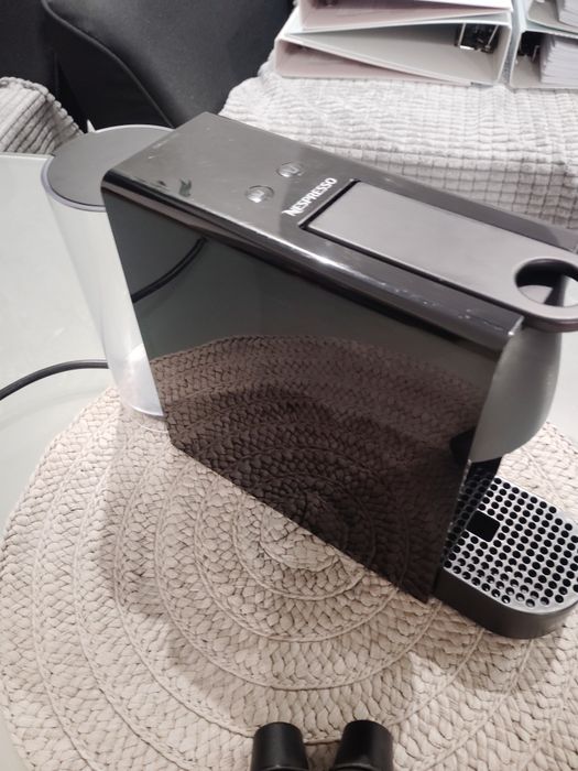 Ekspres do kawy na kapsułki Nespresso Essenza Mini , jak nowy!