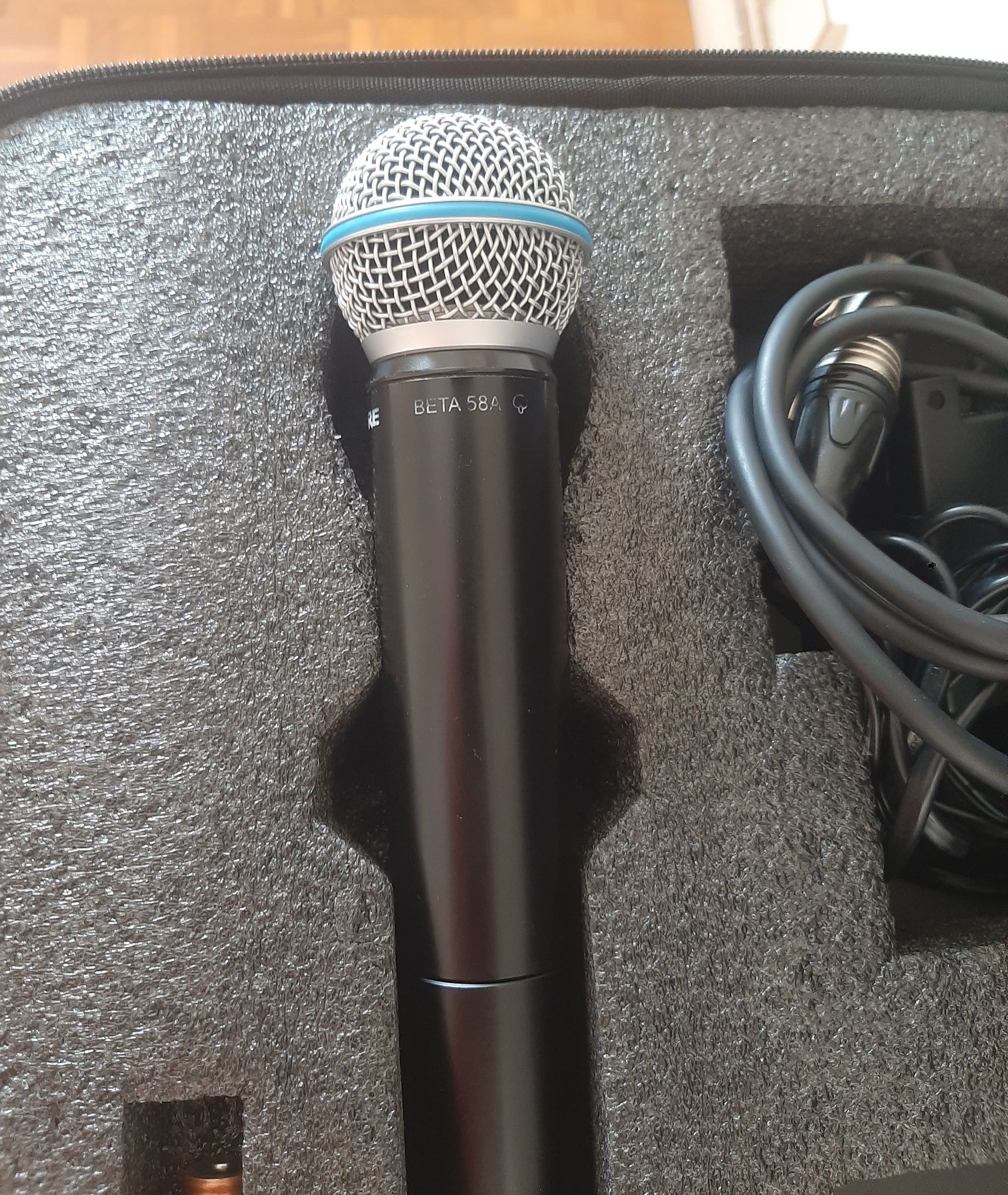 Microfone Shure Wireless BLX4/Beta 58A H8E