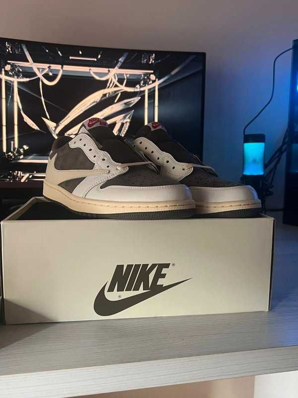 Jordan 1 RetroLow OG SP TravisScott Reverse R.39