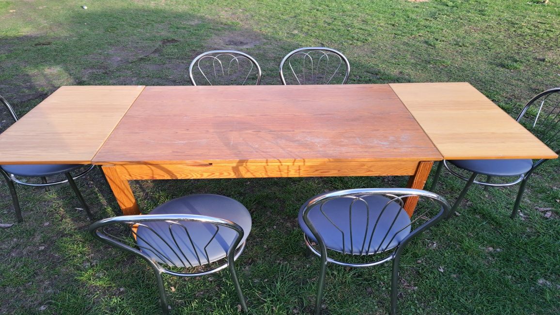 Stół rozkładany plus krzesła