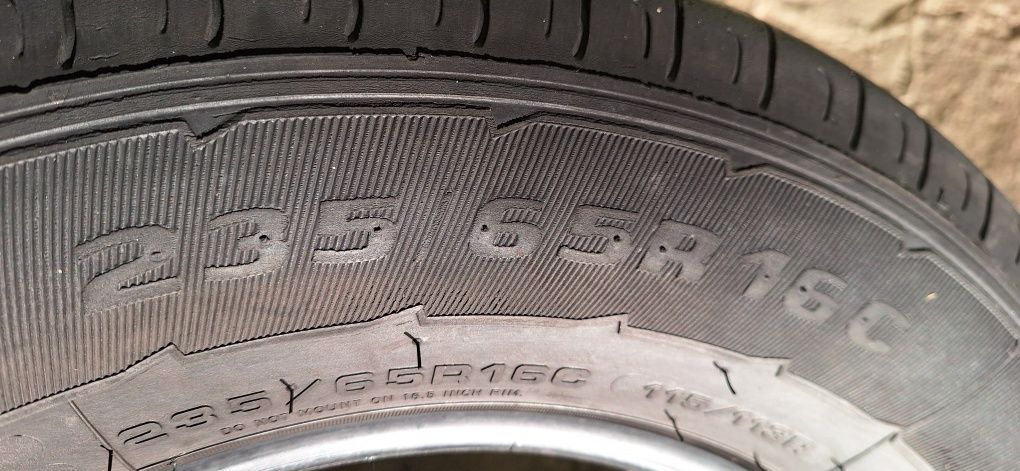 235/65R16C GOODYEAR 2шт ЦЕШКА шини літні  протектор 9.50мил