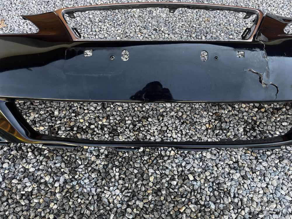 Zderzak przedni Lexus IS250 [2006], z ramka grilla, lekko uszkodzony.
