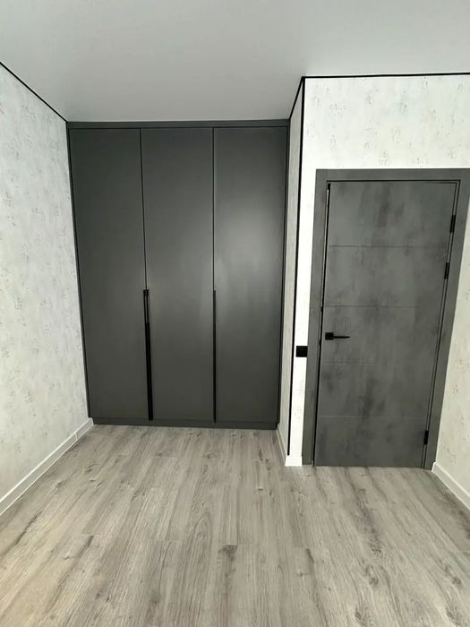 Шафа з трьох секцій