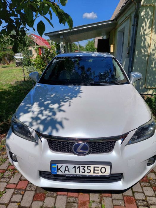 Продам Lexus CT200H, 2011г