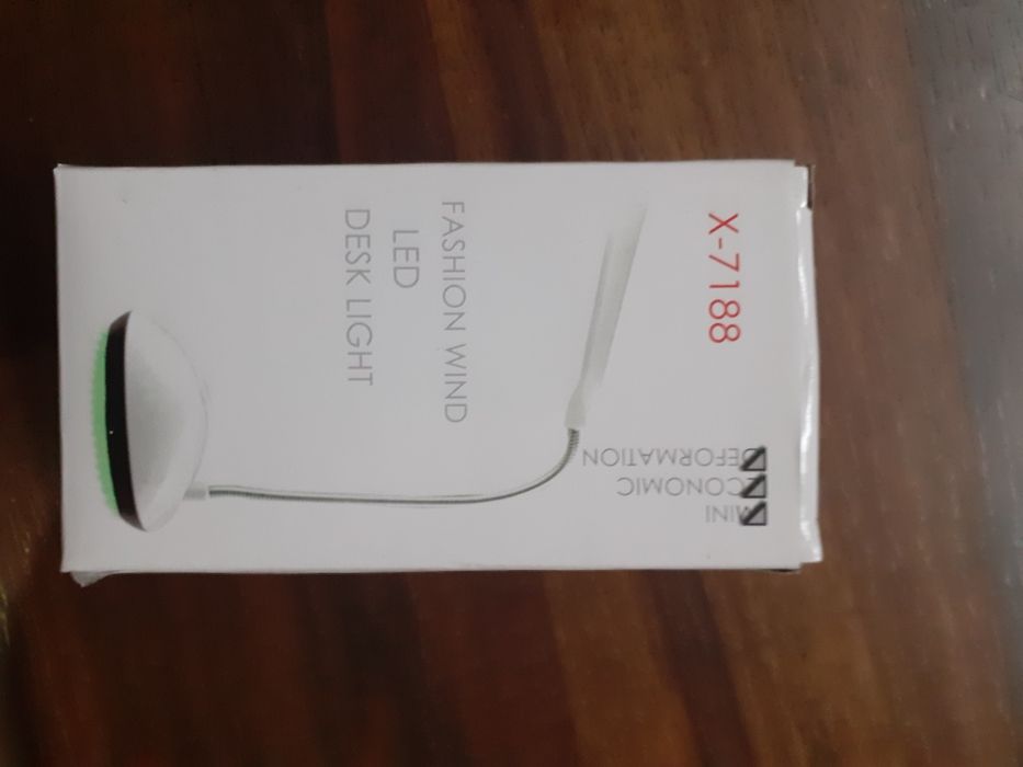 Mini lampka biurkowa