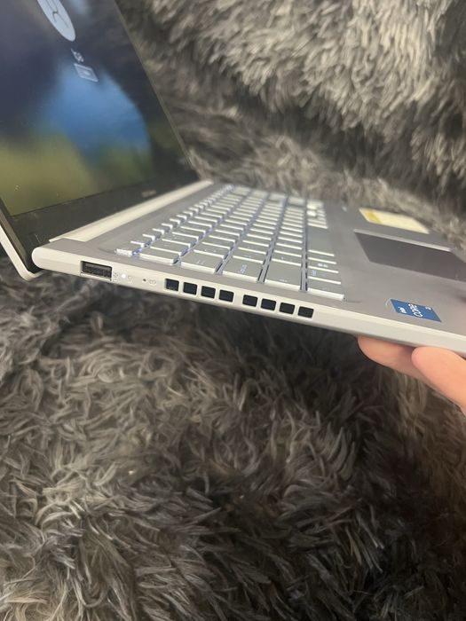 ASUS Vivobook 15