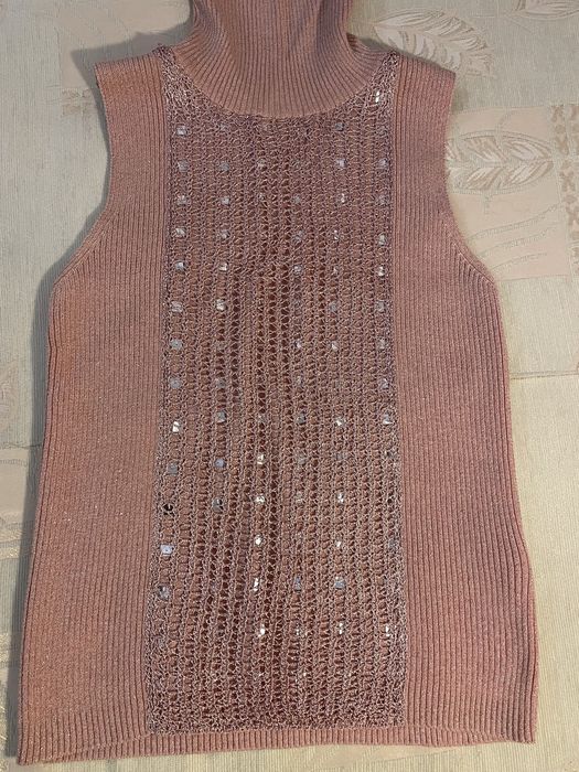 Жіночий топ ,розмір S,ніжно рожевого кольору с паєткамі