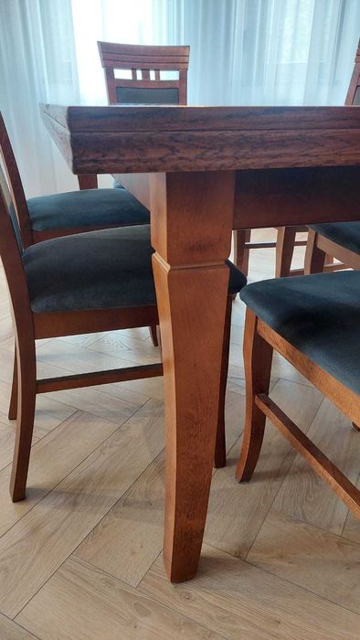Stół drewniany z 6 krzesłami
