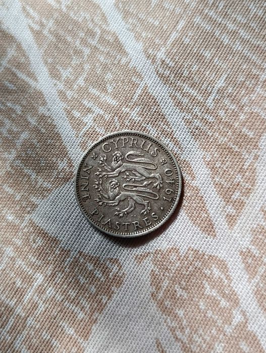 Продам срібні колекційні монети