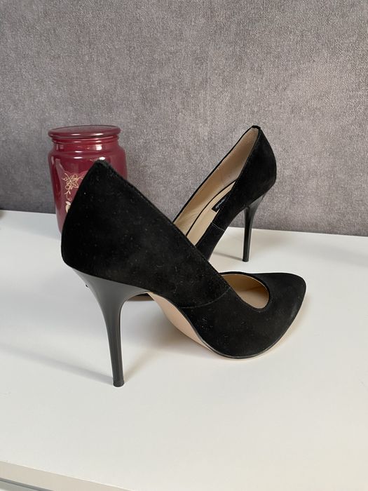 Туфлі на шпильці