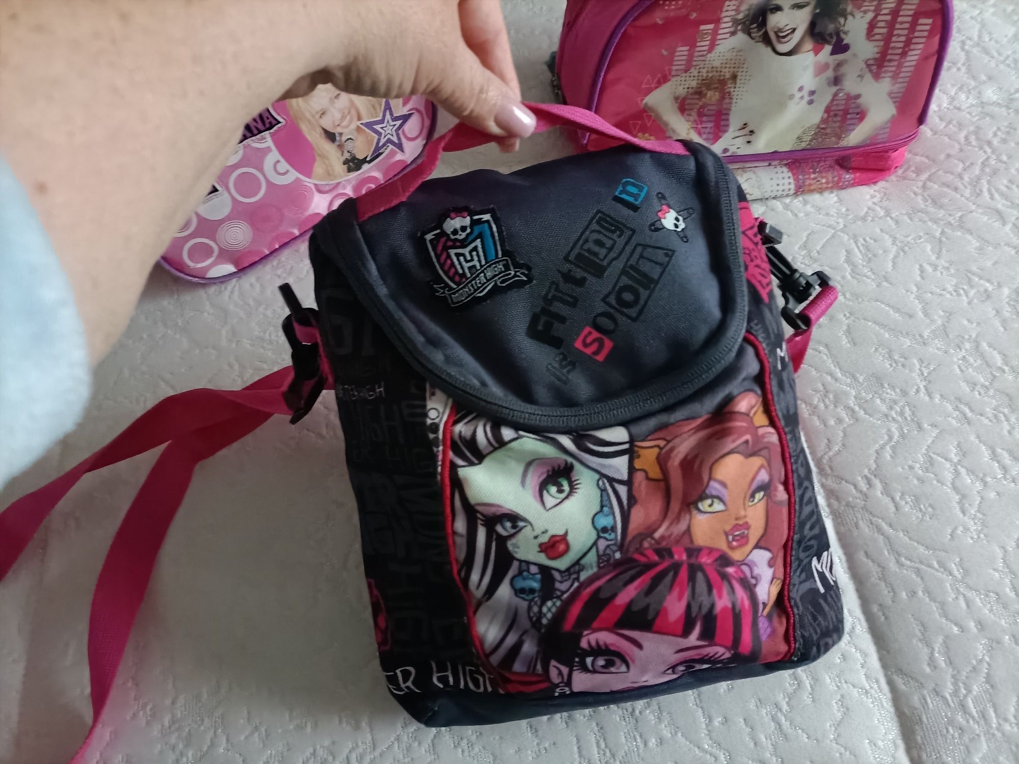 Lancheira e bolsas para menina