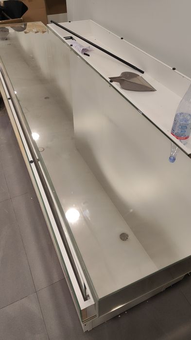 Witryna gablota podest lustrzany