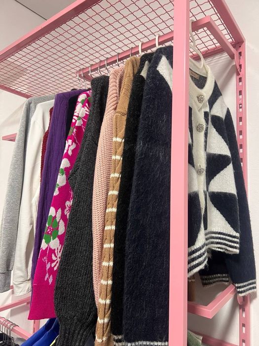 Торгове обладнання для магазину одягу