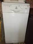 Посудомийна машина INDESIT
