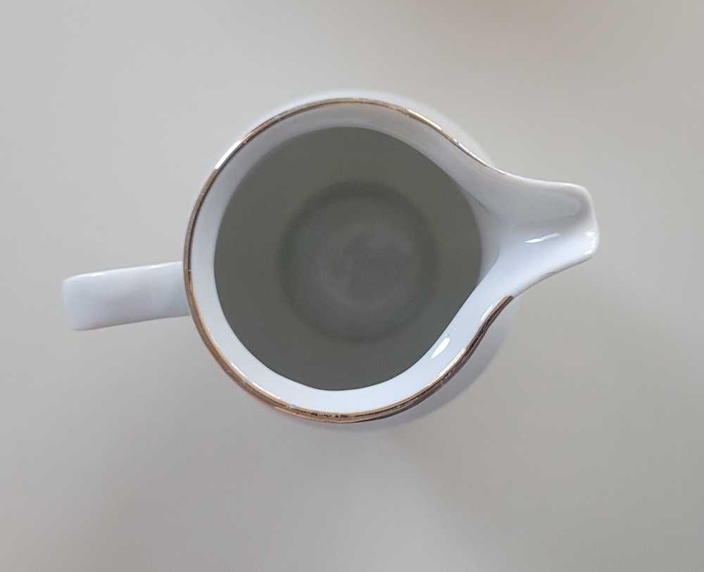 Colditz biały porcelanowy mlecznik ze złoceniami
