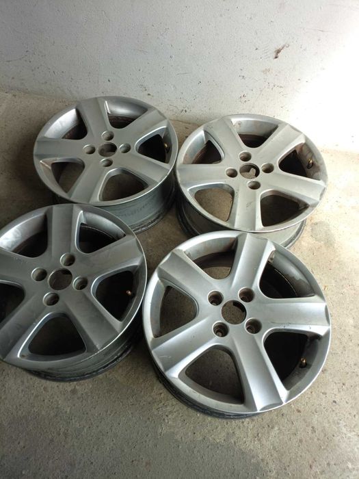 Sprzedam felgi 16" – solidne, w dobrym stanie!