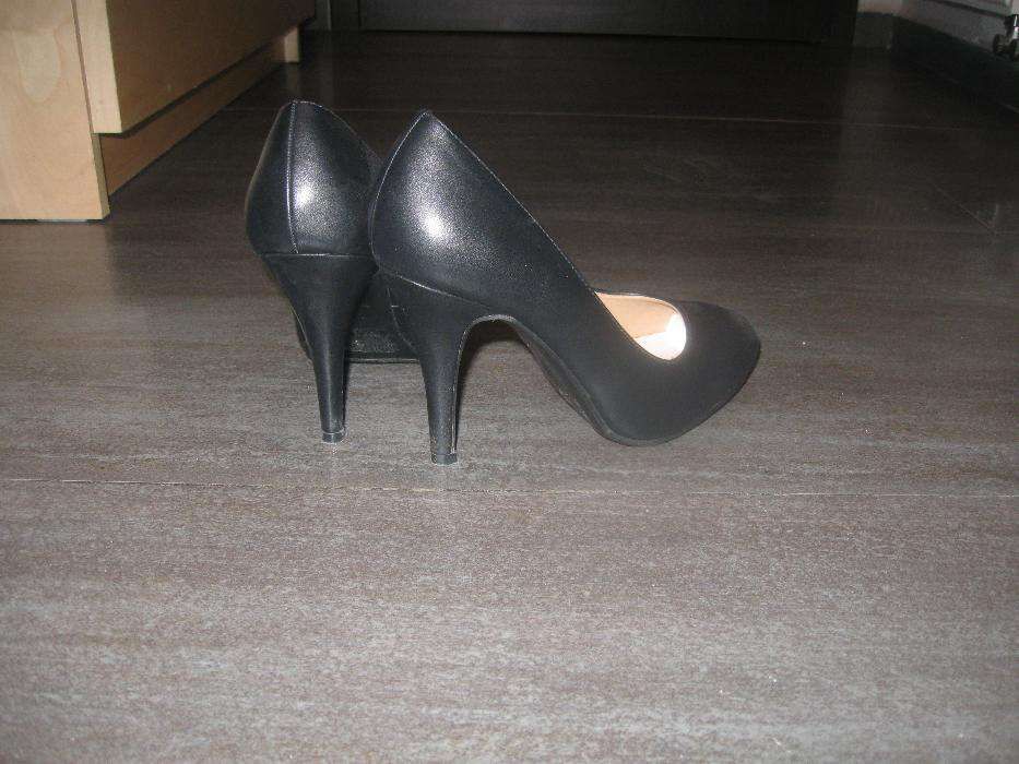 szpilki czarne buty