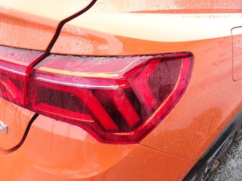 FAROLIM TRASEIRO DIREITO AUDI Q3 F3B