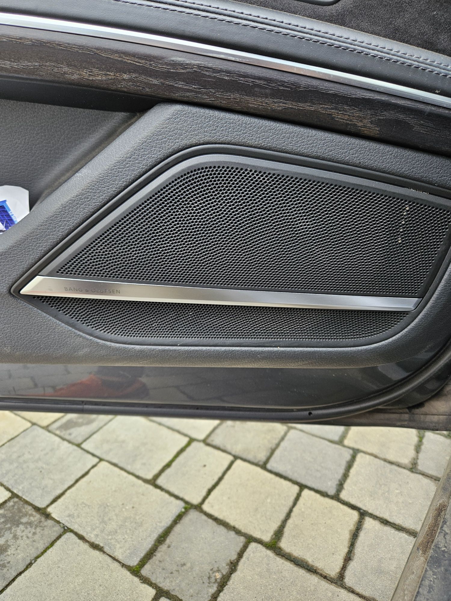 Audi A8 uszk9dzone jeżdżące