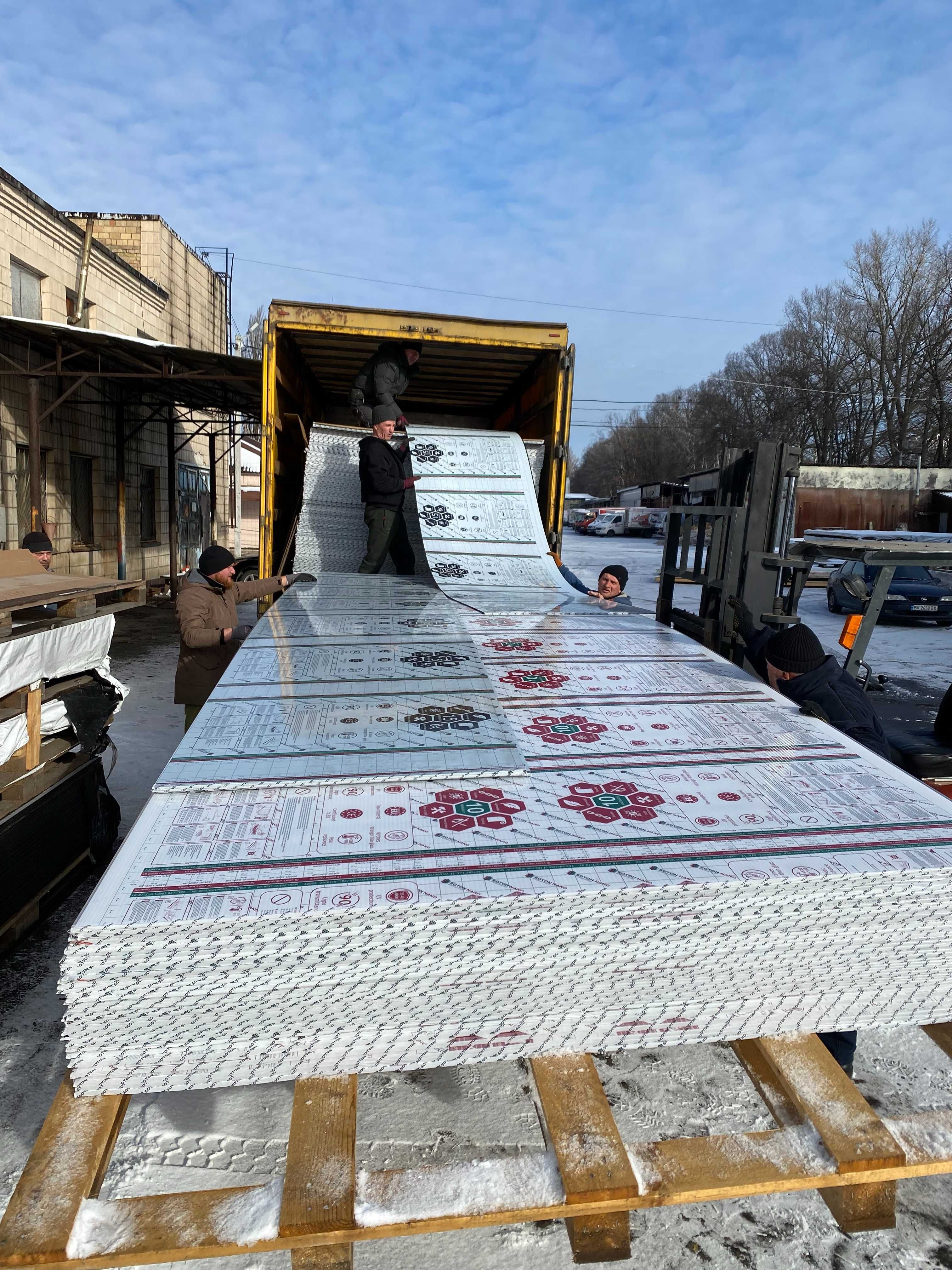 Великий склад ПОЛІКАРБОНАТУ та комплектуючих, прямі поставки.