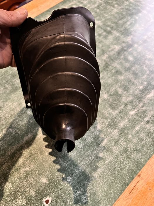 Пильник на рульову тягу на Audi А6 С4