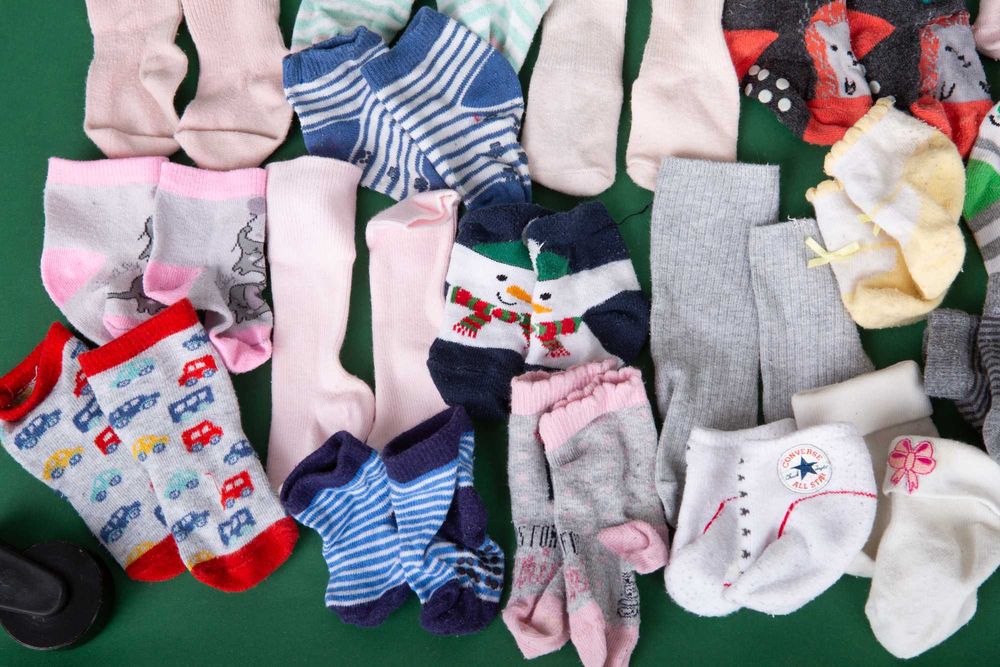 33 pary małych skarpetek dla niemowląt
