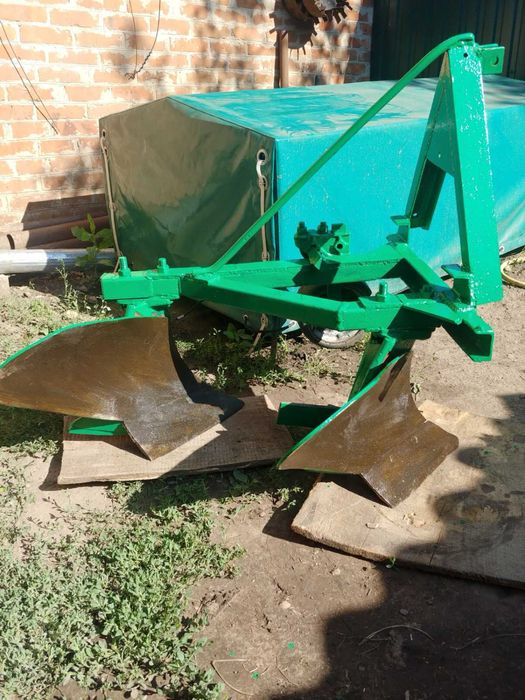 Саморобний трактор з повним навісним обладнання