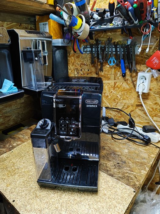 Кофемашина,кавомашина Delonghi Dinamica Капучино 2022 год