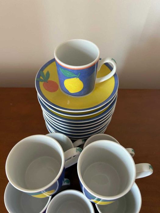 Serviço de café Vista Alegre e 2 Canecas, como novo (usado uma vez)