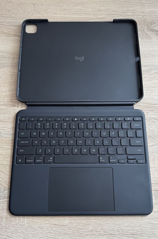 Etui i klawiatura Logitech Combo Touch iPad 13 Pro (M4)