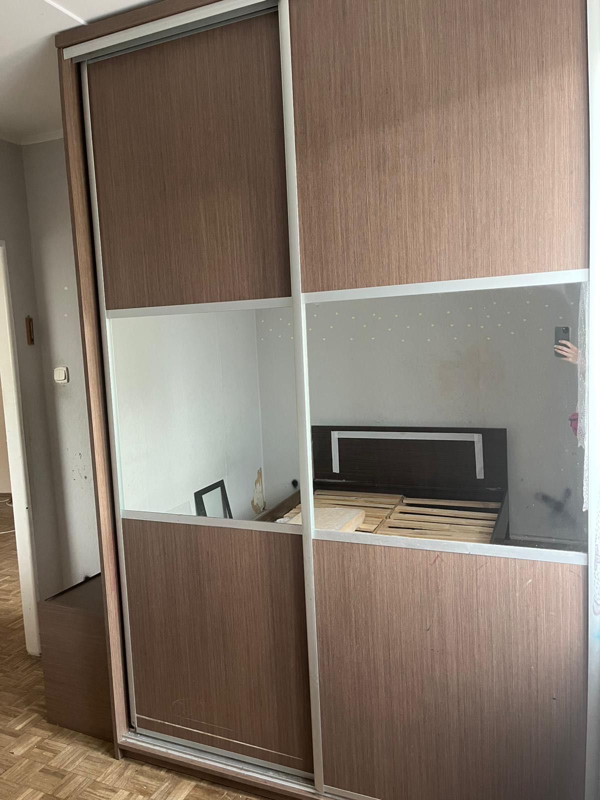 Oddam dużą szafe i łóżko 140/200