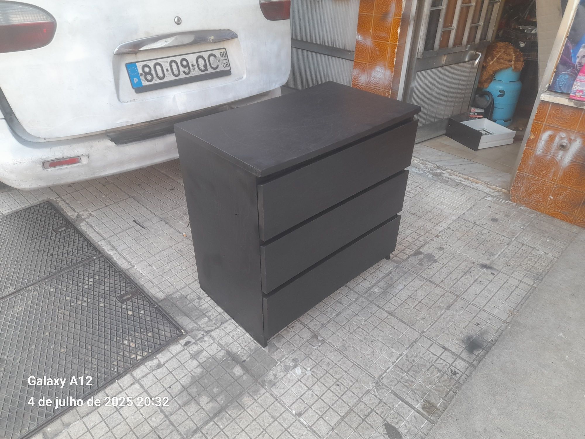 Comoda preta 3 gavetas Ikea