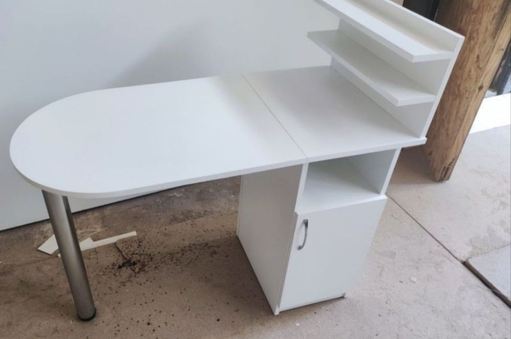 Стол маникюрный стол для маникюра.