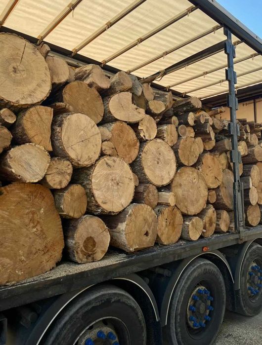 Дрова колоті, дубові кругляк, метровки – продаж і доставка.