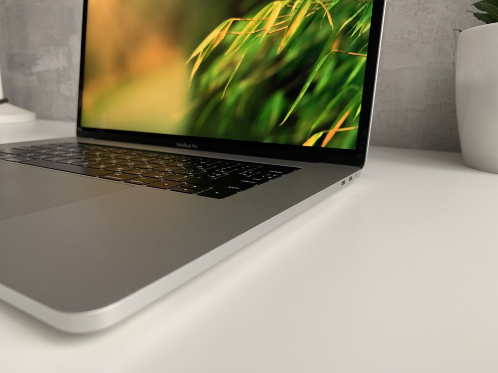 Ноутбук Apple MacBook Pro 15" 2016 512 GB - Touch bar