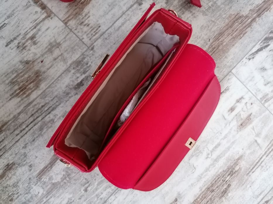 Сумочка нова червона