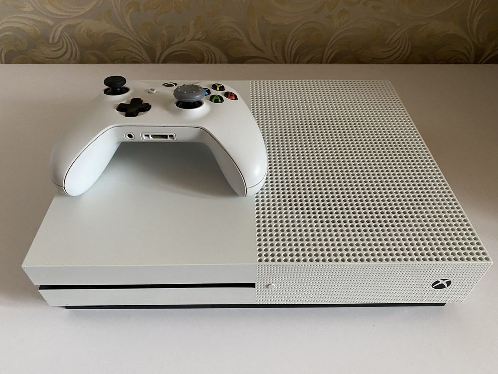 Игровая консоль Xbox one s
