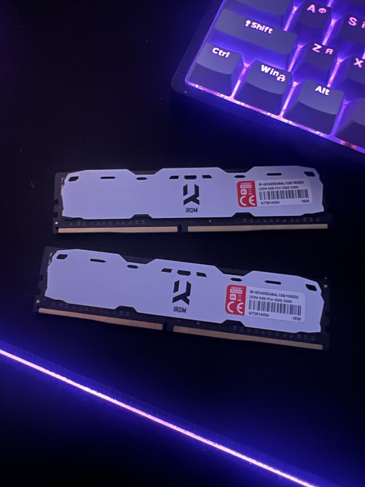 Оперативна памʼять DDR4 16Gb
