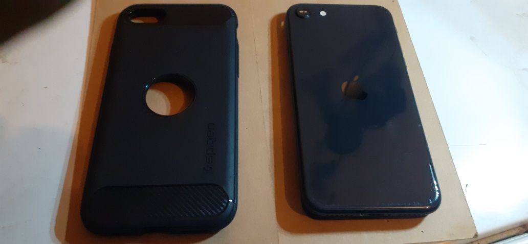 IPhone se 2020 uszkodzone 1 wejście na płytce.