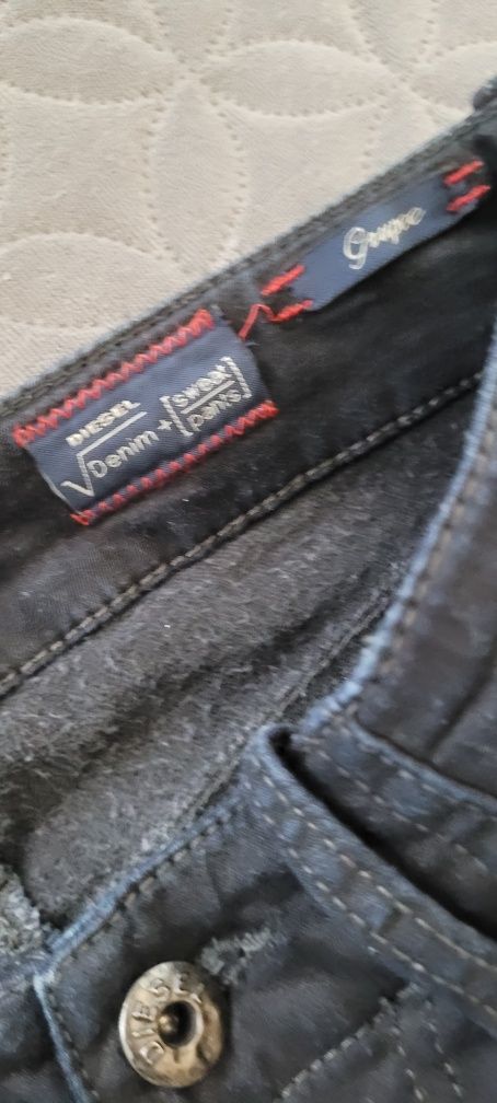 Czarno grafitowe jeansy diesel