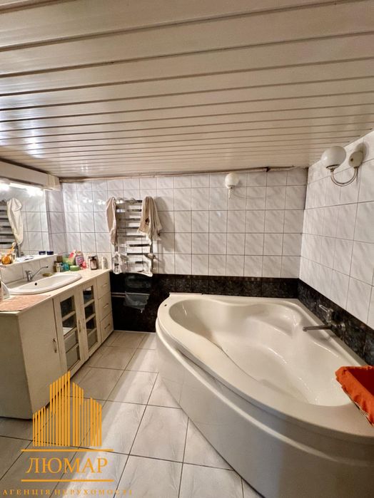 Продаж будинку м. Винники вул Львівська біля озера