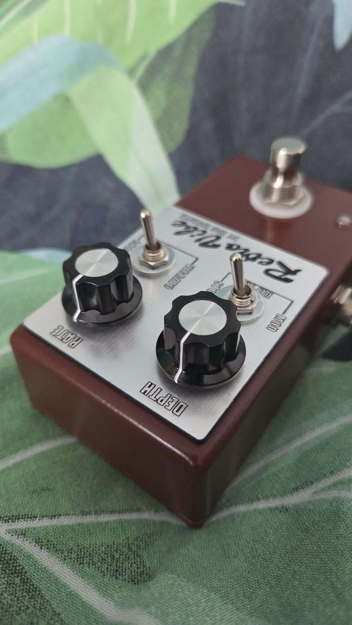 ZDG Effects RetroVibe (chorus boss ce-2 + vibrato)