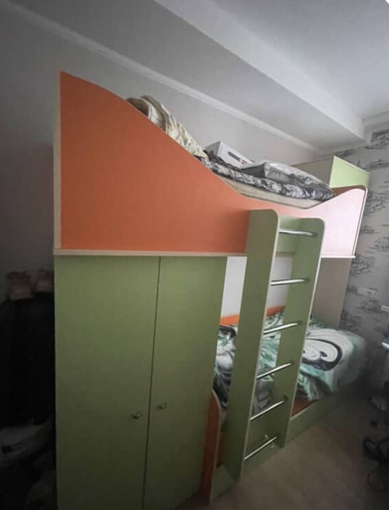 Кровать двухярусная с шкафчиком