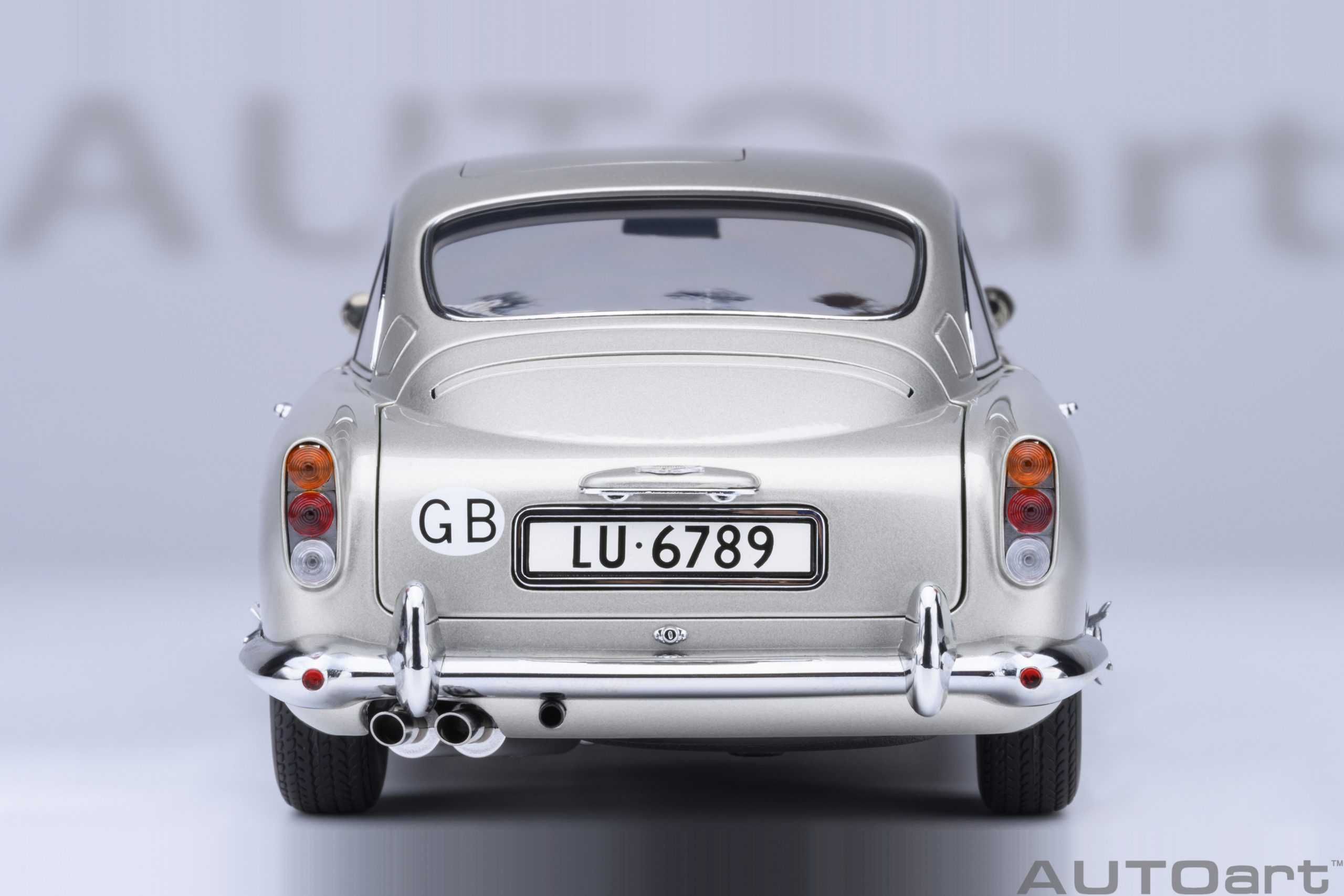 Aston Martin DB5 James Bond Goldfinger 007 Silver Autoart 1:18