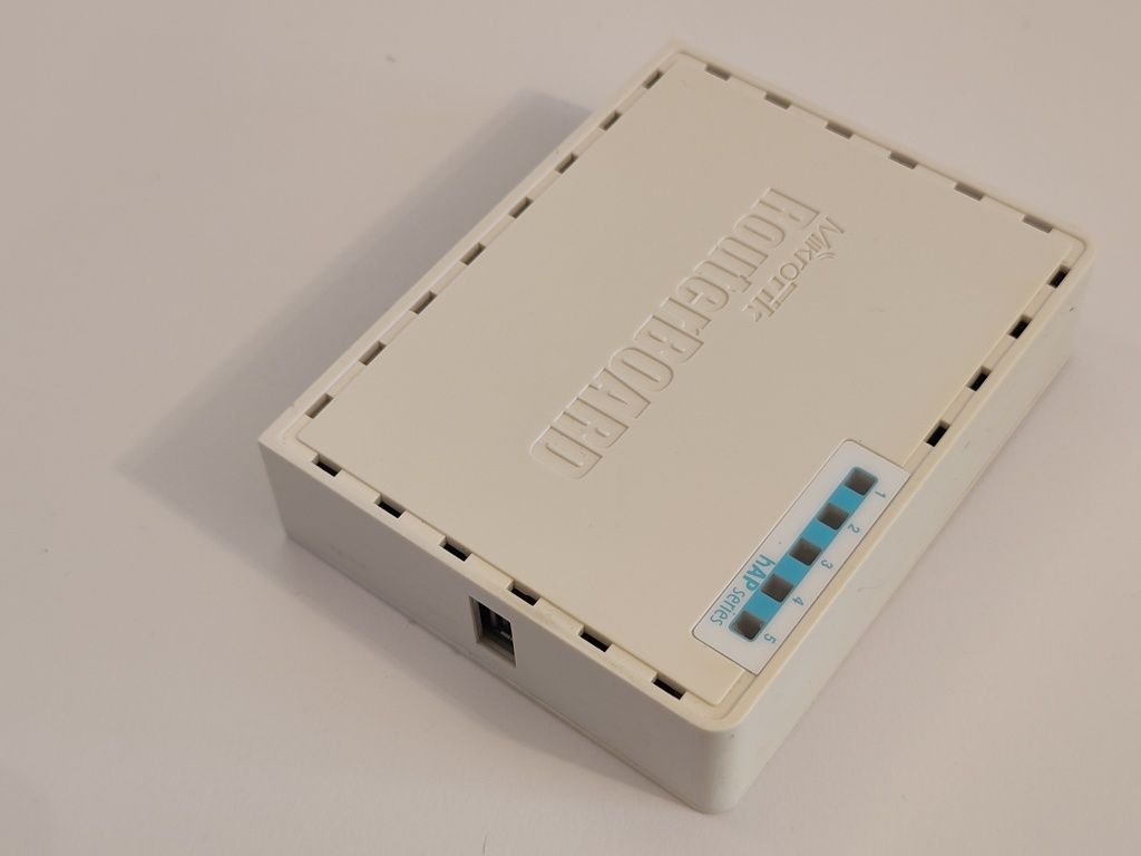 Router mikrotik hAP  951ui-2nD PoE USB