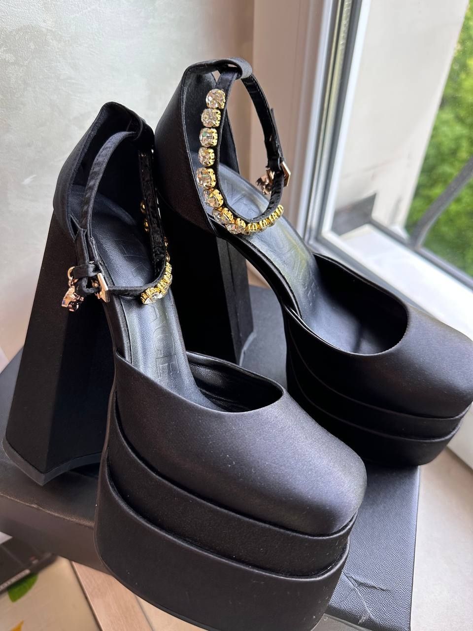 Туфли Versace Черные Medusa Aevitas