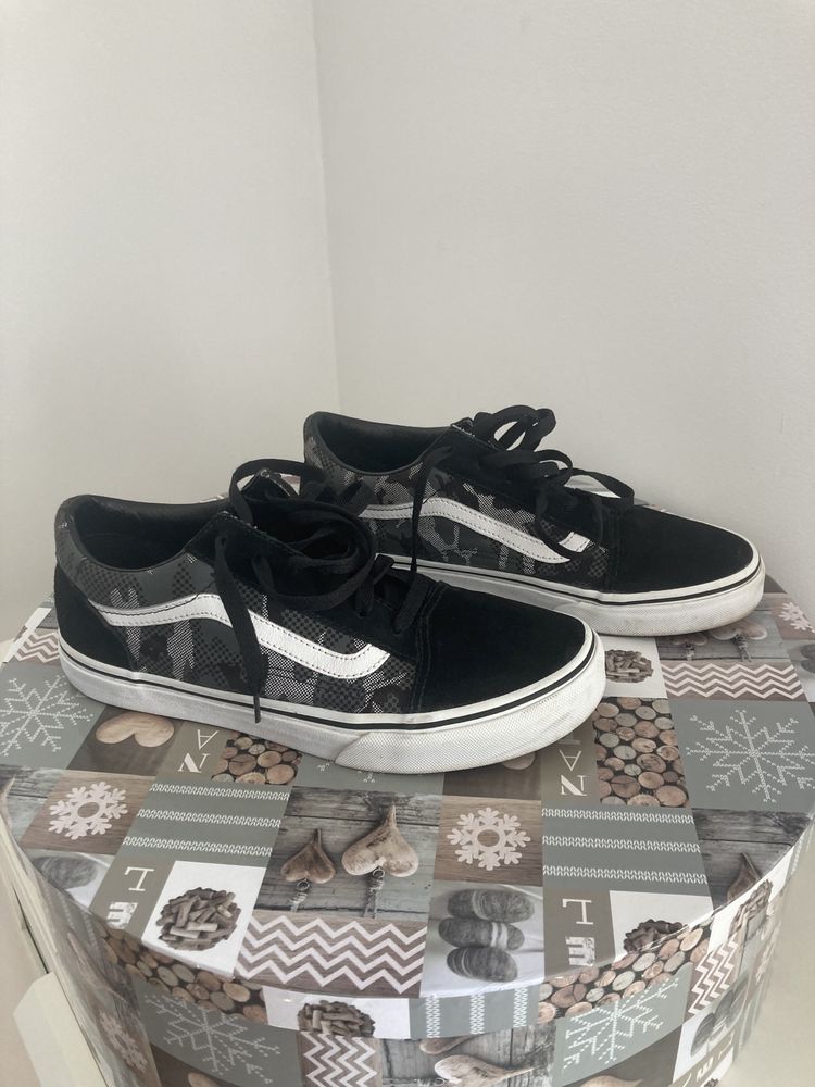 Vans Pretas. Tamanho 39. Como Novas.